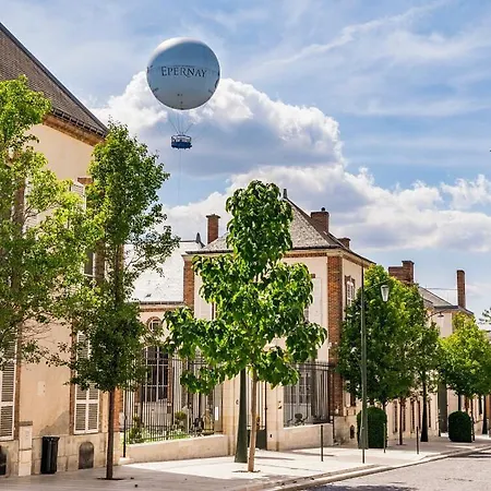 La Bulle Suspendue, Avenue De Champagne